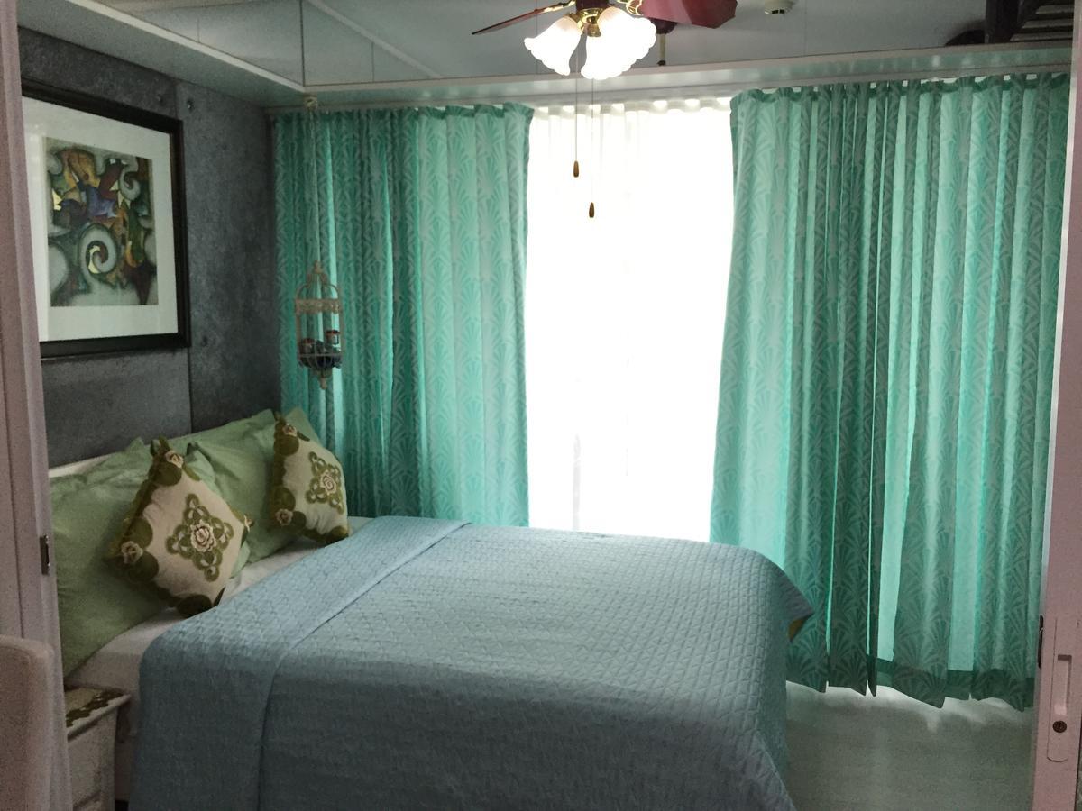 Azure Urban Resort Res. Paranaque City ภายนอก รูปภาพ